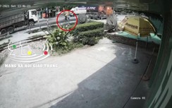 Video: Người phụ nữ đi xe đạp bất tỉnh sau va chạm với xe container