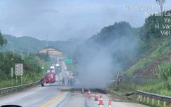 Người đàn ông tử vong cạnh xe đầu kéo bốc cháy trên cao tốc Nội Bài-Lào Cai