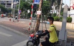 Chùm ảnh: Nhan nhản đầu trần lái xe máy ra đường ngày giãn cách