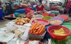 Dân ùn ùn đi chợ mua đồ tích trữ, giá thực phẩm ở Đà Nẵng tăng chóng mặt