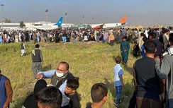 Cố lao vào sân bay Kabul để rời Afghanistan, ít nhất 12 người thiệt mạng
