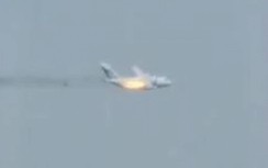 Video: Máy bay quân sự mới nhất Il-112V của Nga bốc cháy, lao xuống đất