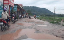 Bắc Giang: Doanh nghiệp đổ lỗi cho nhau, mặc xe tải phá đường