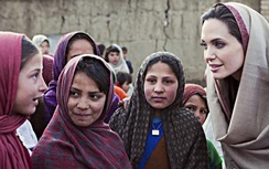 Bức tâm thư xúc động của bé gái Afghanistan gửi cho Angelina Jolie