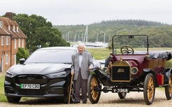 Ford mời cụ ông 101 tuổi lái thử xe điện Mustang Mach-E