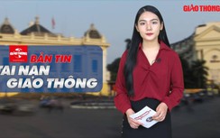 Video TNGT ngày 26/8: Ba người trên xe đầu kéo thương vong sau cú tông mạnh