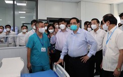 Thủ tướng kiểm tra bệnh viện dã chiến Covid-19 đầu tiên ở Hà Nội