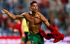 Ronaldo lập cú đúp khó tin, phá kỷ lục vô tiền khoáng hậu