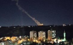 Syria chống đỡ hàng loạt tên lửa tấn công thủ đô Damascus