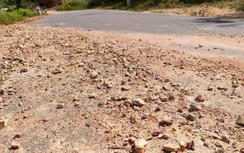 TP. Quy Nhơn: Đất đá phụ lề đường gây xói lở, tai nạn rình rập