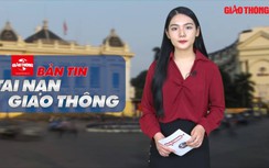Video TNGT 15/9: Xe máy găm chặt vào đuôi xe container, 1 người tử vong