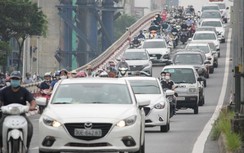 Chùm ảnh: Đường phố Hà Nội ken kín phương tiện trong sáng đầu tuần
