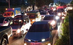 Đường phố Hà Nội đông ngộp thở, nhiều nơi ùn tắc nghiêm trọng