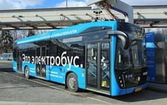 Xe buýt điện bỗng dưng bốc cháy ở Moscow