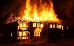Cháy nhà bất thường lúc rạng sáng, 4 cha con tử vong thương tâm