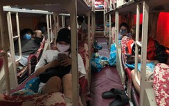 Hà Nội phát hiện xe khách giường nằm đón 10 người định "thông chốt" về quê