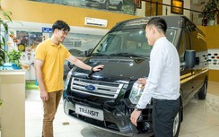 Khách hàng vay mua xe Ford Transit Luxury được miễn lãi suất 12 tháng