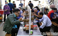Hà Nội: Phở bò, cà phê đắt khách ngày đầu phục vụ tại quán