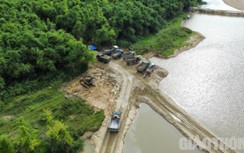 Cận cảnh khoét sông cào cát, đường hư theo xe quá tải từ mỏ Minh Hiếu