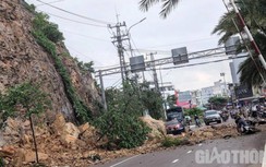 Sạt lở núi ở Quy Nhơn, đá rơi trúng nhiều xe đang đi, 2 người bị thương