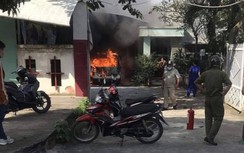 Bình Dương: Xe cứu thương bất ngờ cháy rụi tại một trạm y tế