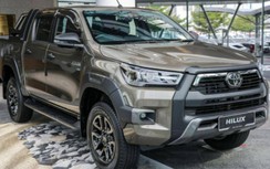 Toyota Hilux 2021 thêm trang bị, giá không đổi