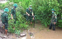 Bộ CHQS tỉnh Bạc Liêu bàn giao 5 quả bom “khủng” cho Quân khu 9