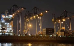 Video: 100 tàu thuyền kéo còi tưởng niệm đồng bào tử vong do Covid-19
