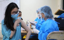Ngày mai, Hà Nội sẽ tiêm vaccine Covid-19 cho học sinh lớp 9