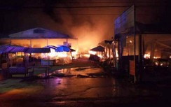 Cháy nhà lồng chợ ở Vĩnh Long, cư dân hoảng loạn