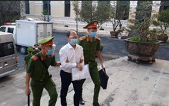 Hình ảnh cựu Phó Chủ tịch TP.HCM Trần Vĩnh Tuyến hầu tòa vụ án SAGRI
