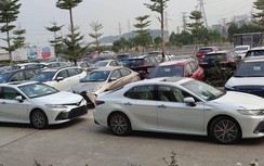 Toyota Camry 2022 về tới đại lý, sẵn sàng giao xe ngay sau khi ra mắt
