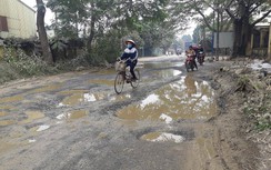 Hà Nội: Dân bất an vì đường như “ruộng cày”, tai nạn như cơm bữa