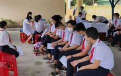Hai học sinh lớp 7 ở Quảng Nam tự nhận được tiêm 2 mũi vắc xin liên tiếp