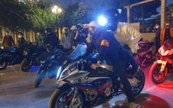 Cảnh sát Hà Nội vây bắt hàng trăm "quái xế" chạy xe máy gầm rú trong đêm