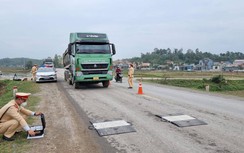Lái xe để bốc hàng quá tải, DN ở Quảng Bình bị phạt 30 triệu đồng