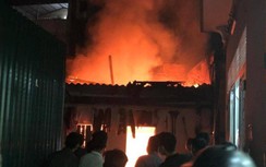 Sau tiếng nổ lớn, ngôi nhà trọ ở Định Công bốc cháy, 3 người tử vong