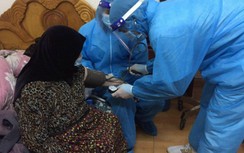 Cận cảnh cụ ông, cụ bà ở Quảng Ninh phấn khởi tiêm vaccine phòng Covid-19