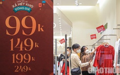 Cửa hàng thời trang ở Hà Nội "đua" giảm giá, "xả kho đón Tết"