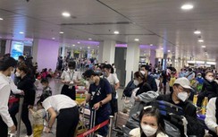 Sân bay Tân Sơn Nhất lập kỷ lục mới, lo thiếu taxi ngày cuối nghỉ Tết