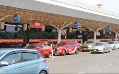 Nhiều tài xế vi phạm ở khu vực đón trả khách sân bay Tân Sơn Nhất bị phạt