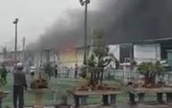 Cháy chợ trái phép ở Hà Đông, 7 xe cứu hỏa khẩn trương dập lửa