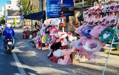 Qùa, hoa Valentine dọc các phố ở miền Tây vẫn... ngóng khách