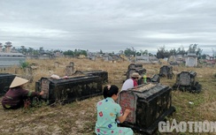 Nhà thầu đào bóc đất nghĩa trang gây sạt lở mộ khiến người dân bức xúc