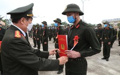 Công an Thừa Thiên Huế phong cấp bậc hàm 177 chiến sĩ tình nguyện nhập ngũ
