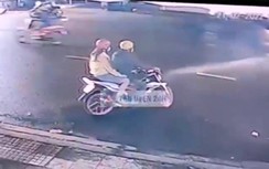 Video: Đôi nam nữ bị xe máy đi tốc độ cao húc bay khi đang sang đường