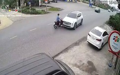 Video: Khoảnh khắc ô tô lấn làn tông trực diện người đi xe máy, bất tỉnh