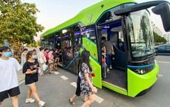 Người dân TP.HCM “du lịch giữa lòng thành phố” bằng VinBus