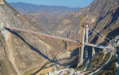 Ngắm cây cầu treo một trụ đầu tiên trên thế giới sắp khánh thành