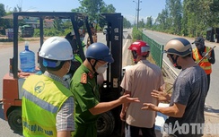 Dân tiếp tục cản trở đóng chắn lối đi tự mở đường tránh QL1 qua Quảng Nam